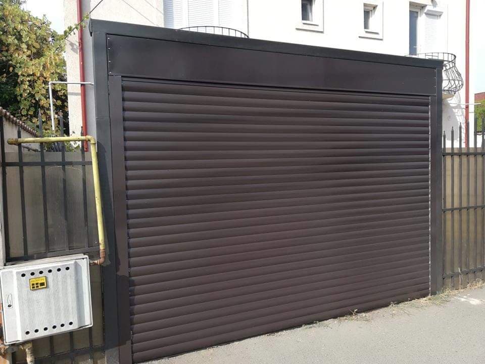 Usa de garaj electrica cu telecomanda si manivela de urgenta din ...